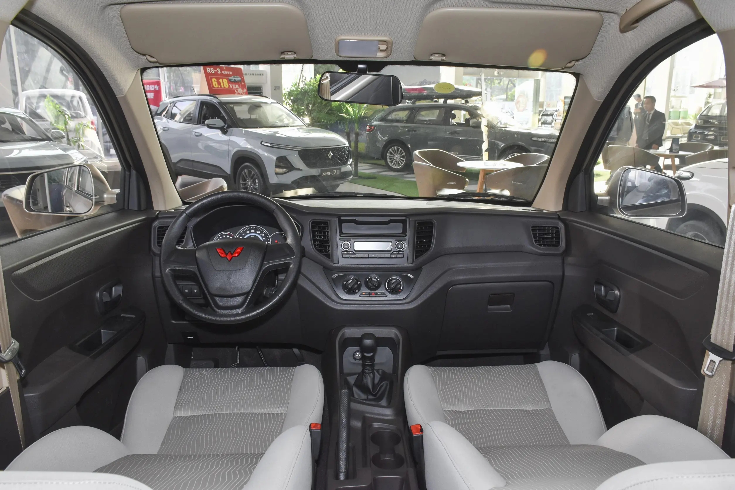 五菱宏光7座属面包车还是mpv,五菱宏光v的缺点有哪些