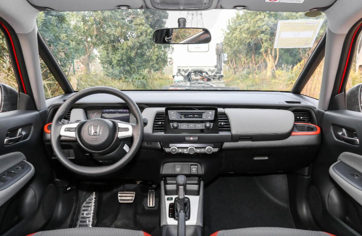 皆是小型两厢家轿本田飞度VSLIFE，到底该怎么选？