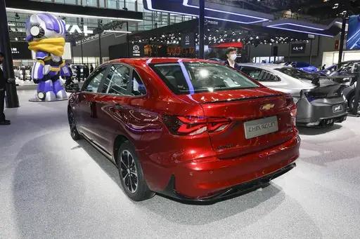 比亚迪混动轿车10万左右哪款最好,落地十五万的合资混动版车型