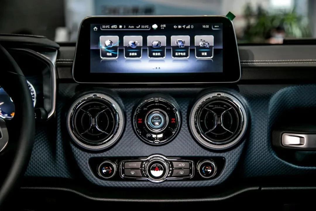 国产硬派越野bj40英雄版上市了,刀锋柴油版bj40最帅姿态