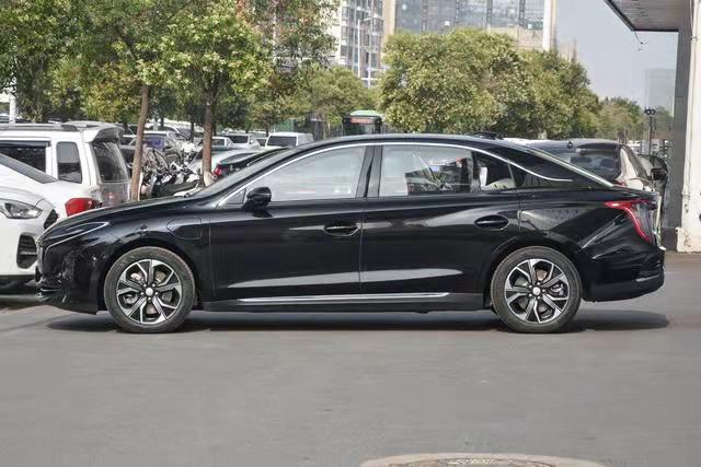 红旗e-qm5外观介绍,红旗e-qm5605km真实续航及配置