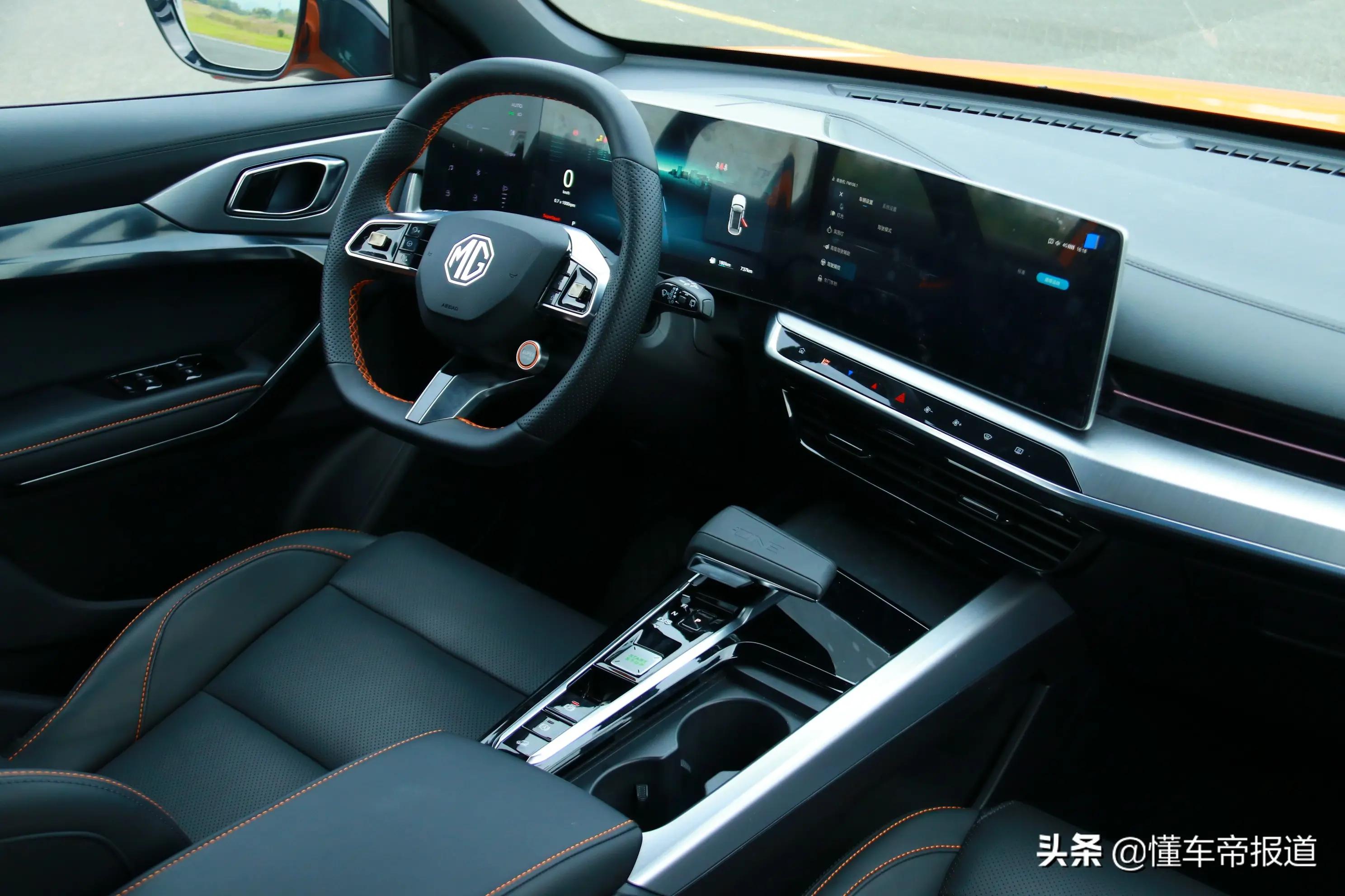 名爵MGone试驾,游刃有余场地试驾上汽名爵mgone