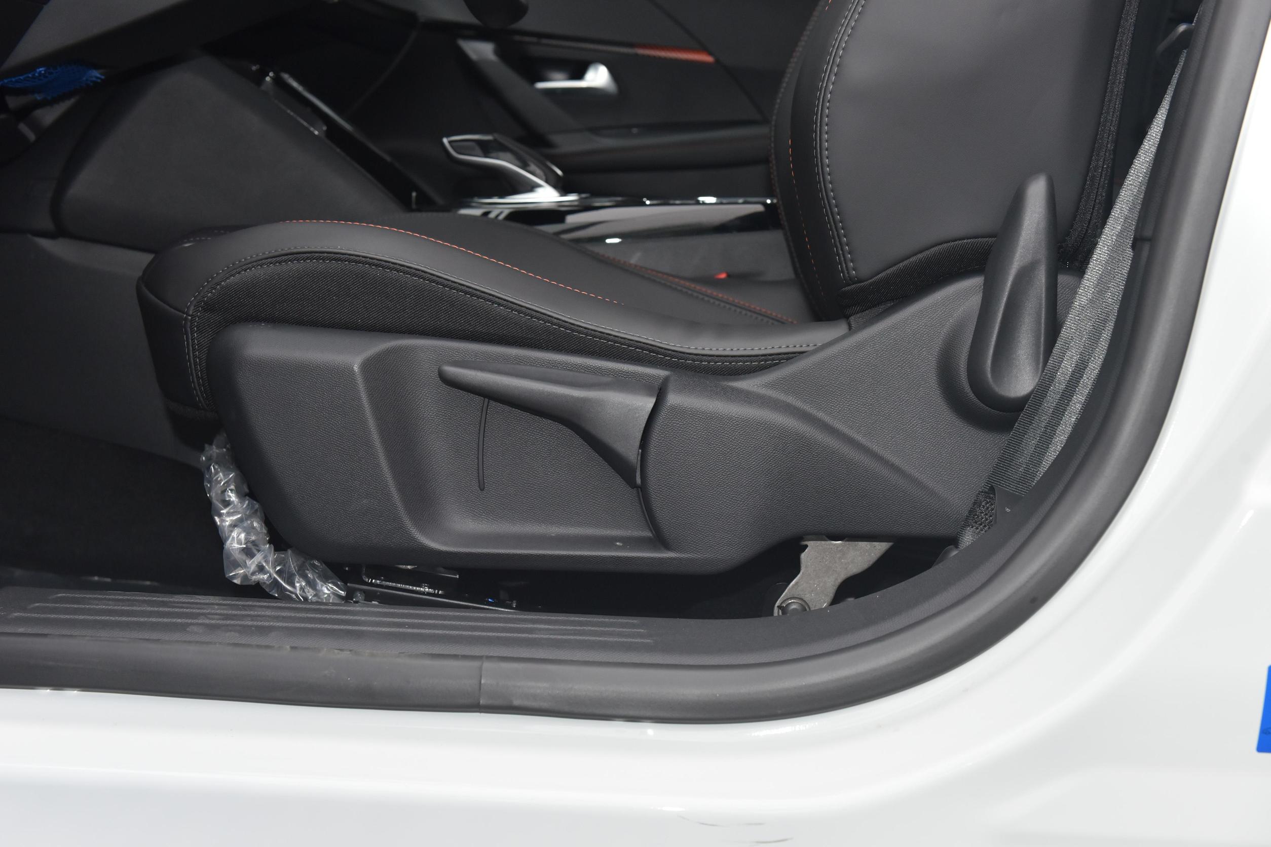 9.97万标致2008试驾,标致2008底盘16款