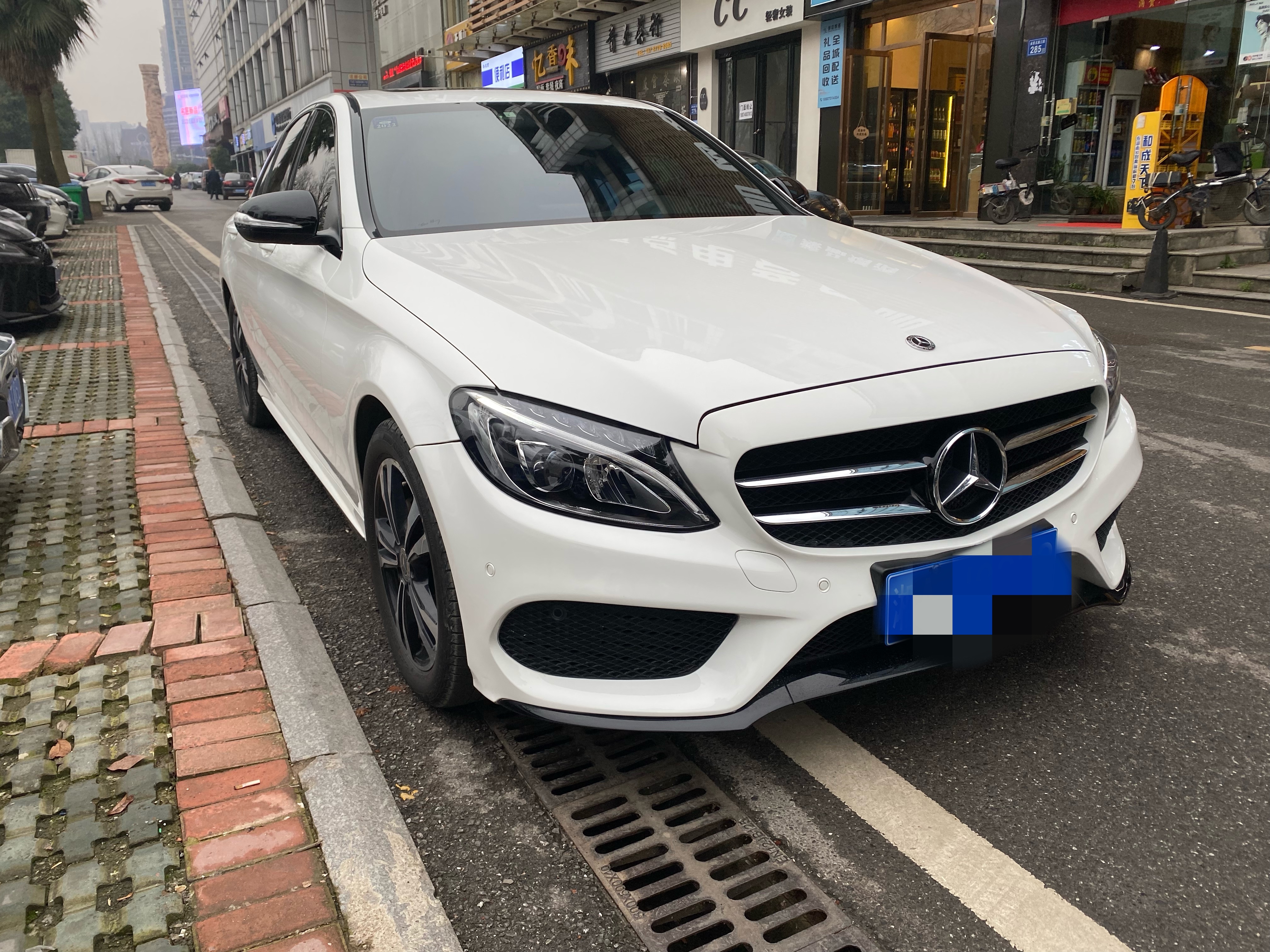 10年奔驰c200跑16万公里还能买吗,18年奔驰c200多少升机油