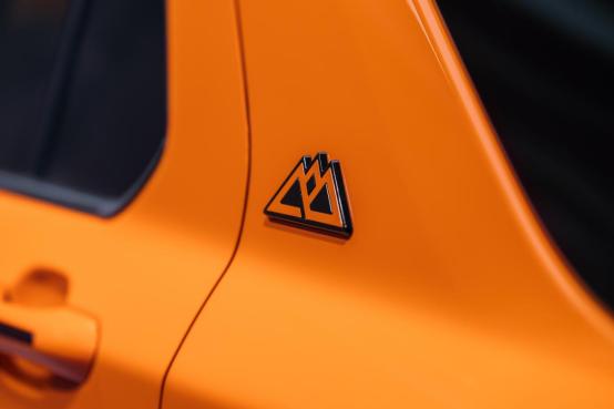 2024款福特探险者昆仑巅峰版车型,福特昆仑巅峰版顶级豪华版