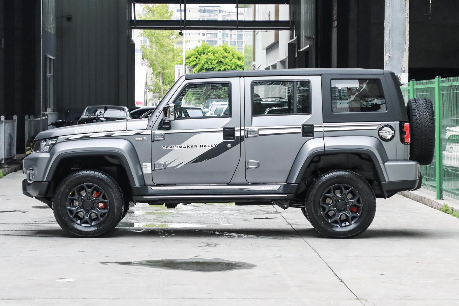 黑武士北京bj40越野实测,坦克300BJ40越野对比