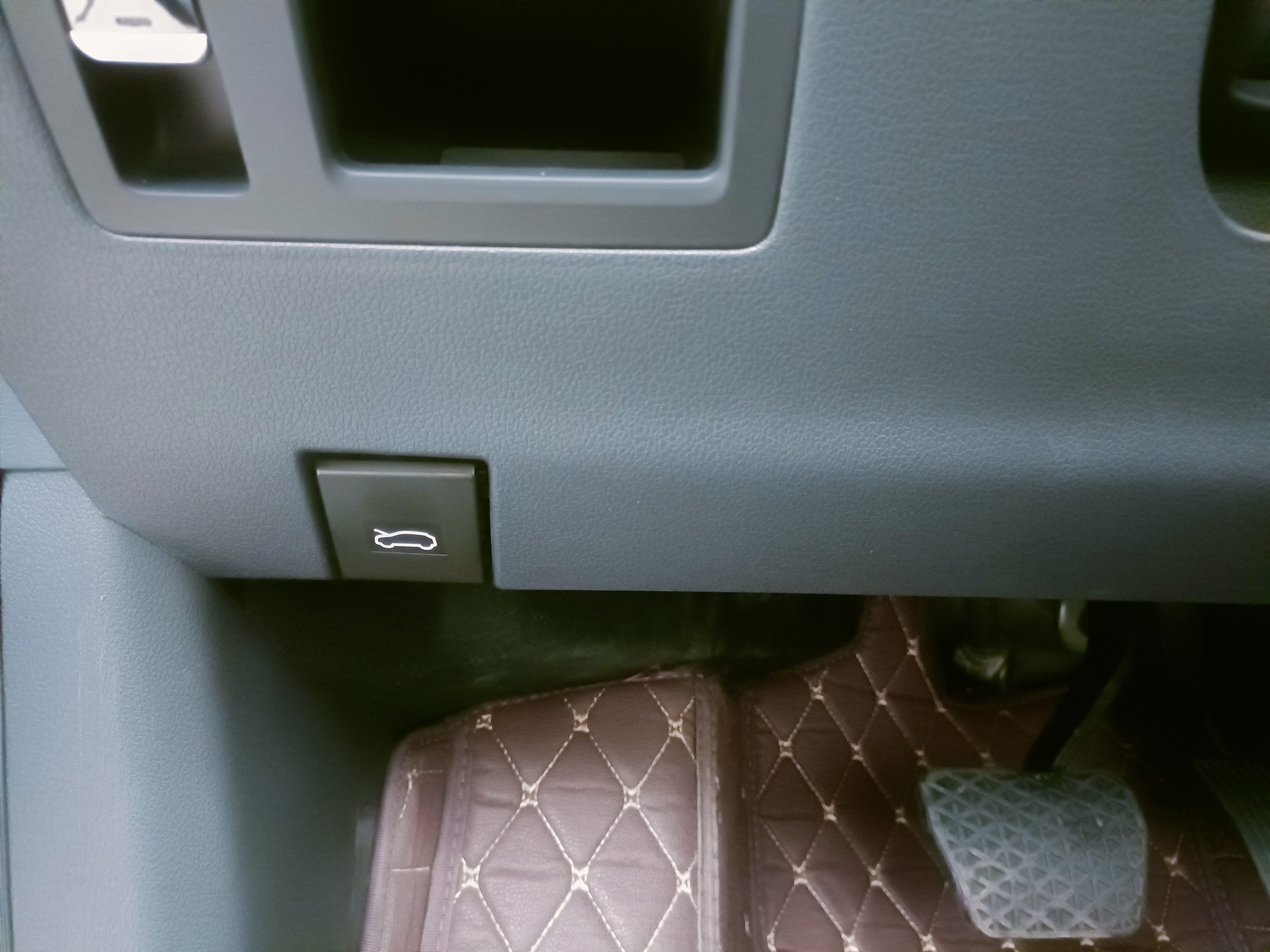 汽车自己如何加玻璃水教程,新手车主如何自己加玻璃水