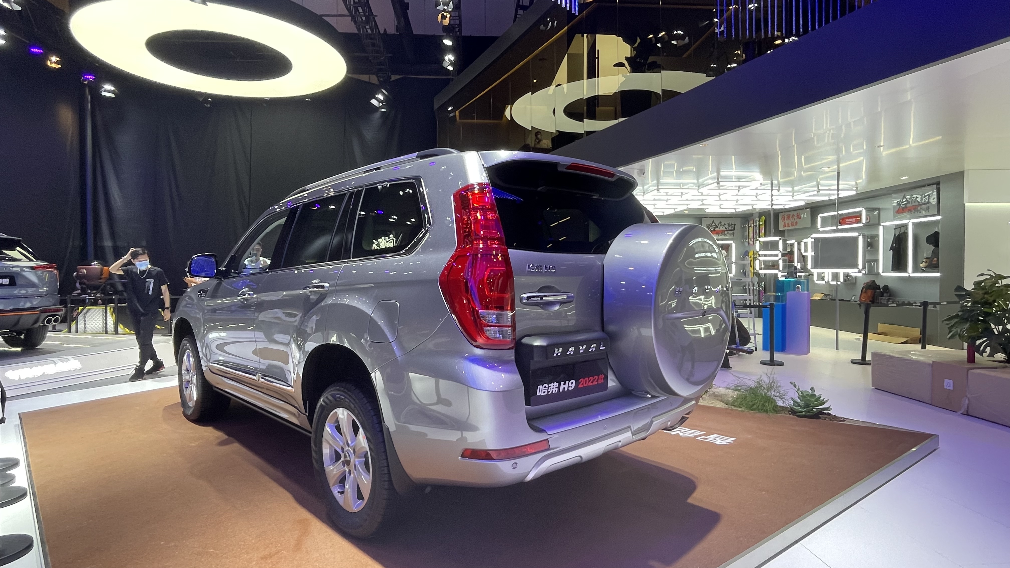 全新一代普拉多售45.98万起,普拉多2024款对比全新哈弗h9