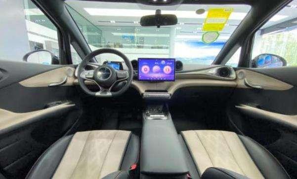 比亚迪e2和比亚迪海豚选哪个,比亚迪海豚的外形真的好看