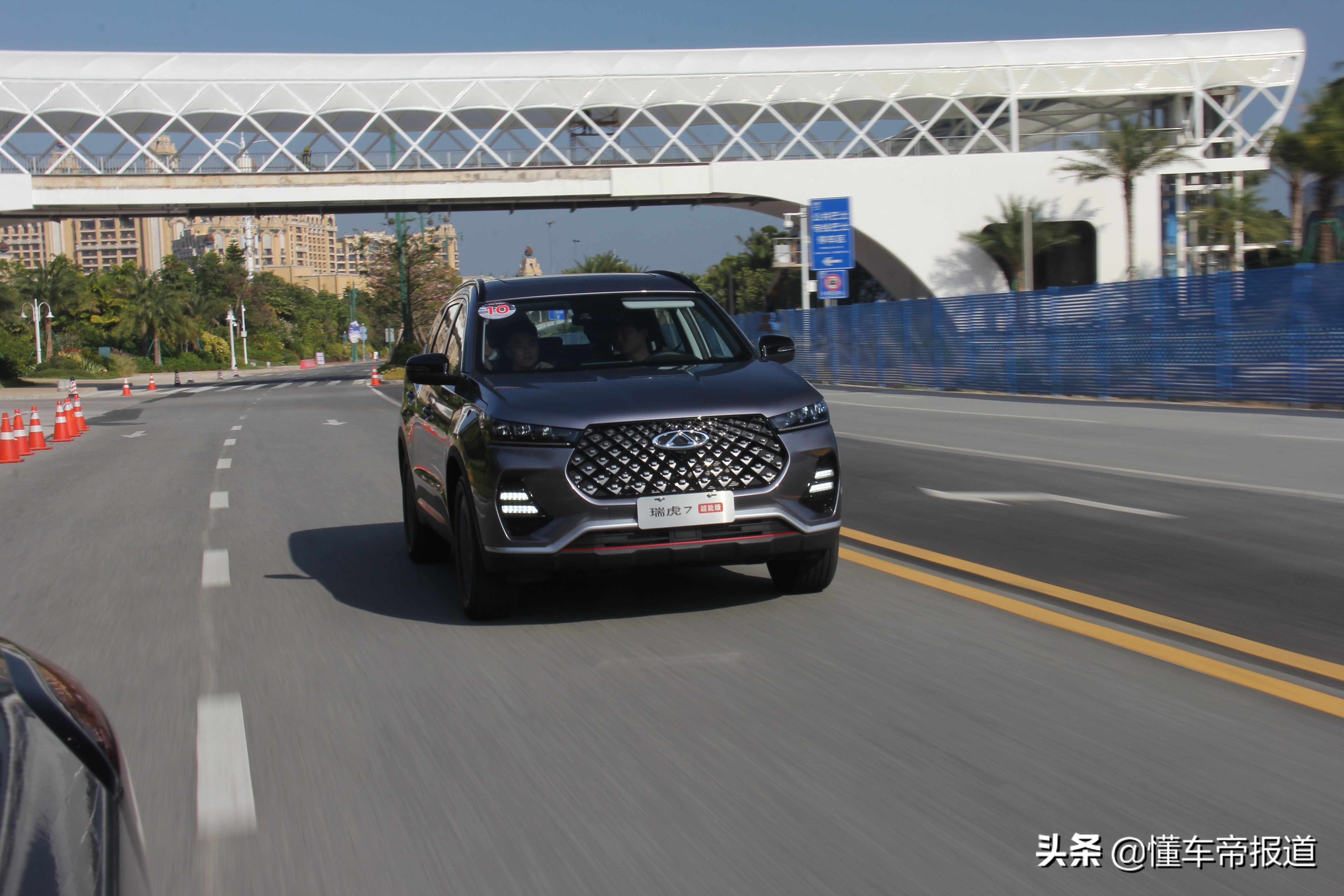 2022瑞虎71.6t超能版实际油耗,试驾奇瑞瑞虎7最新款