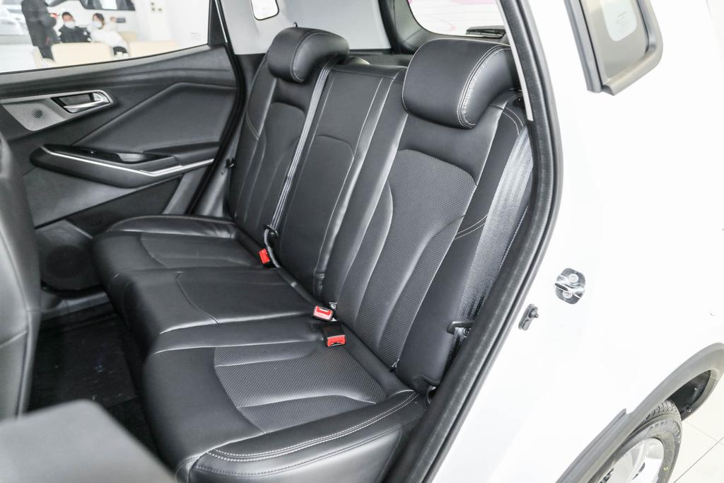 外观大气硬派直降近6万,外观霸气空间够用再加上性能卓越