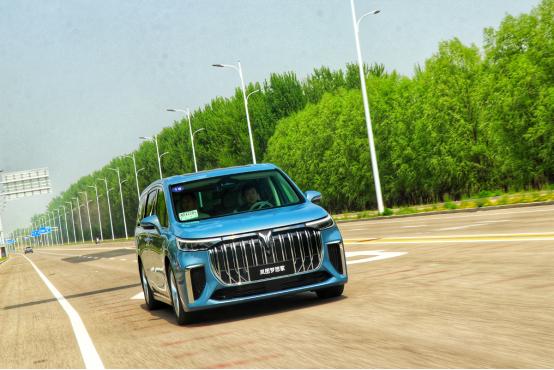 试驾测评24款埃尔法,深度试驾新款埃尔法