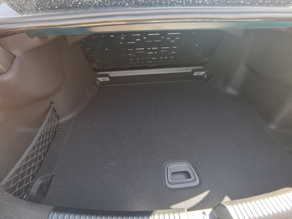 长轴距奔驰c级2024款多长,奔驰c级w124