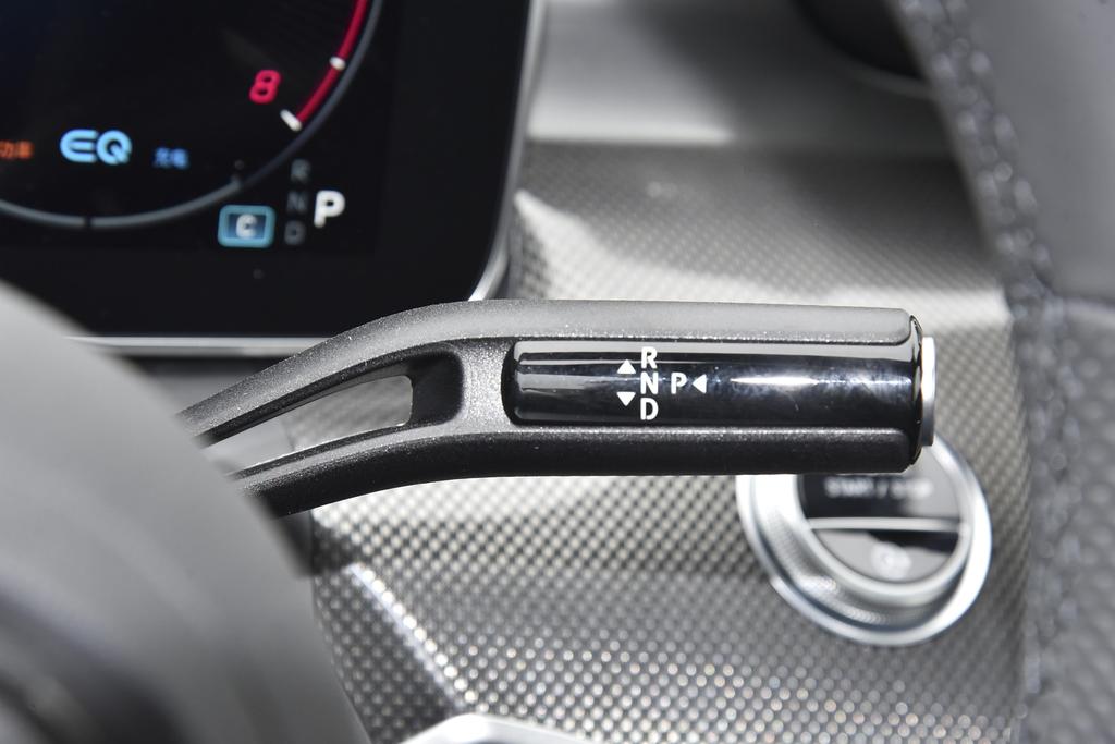 奔驰c级amg2010款油耗,奔驰c级200l运动版油耗