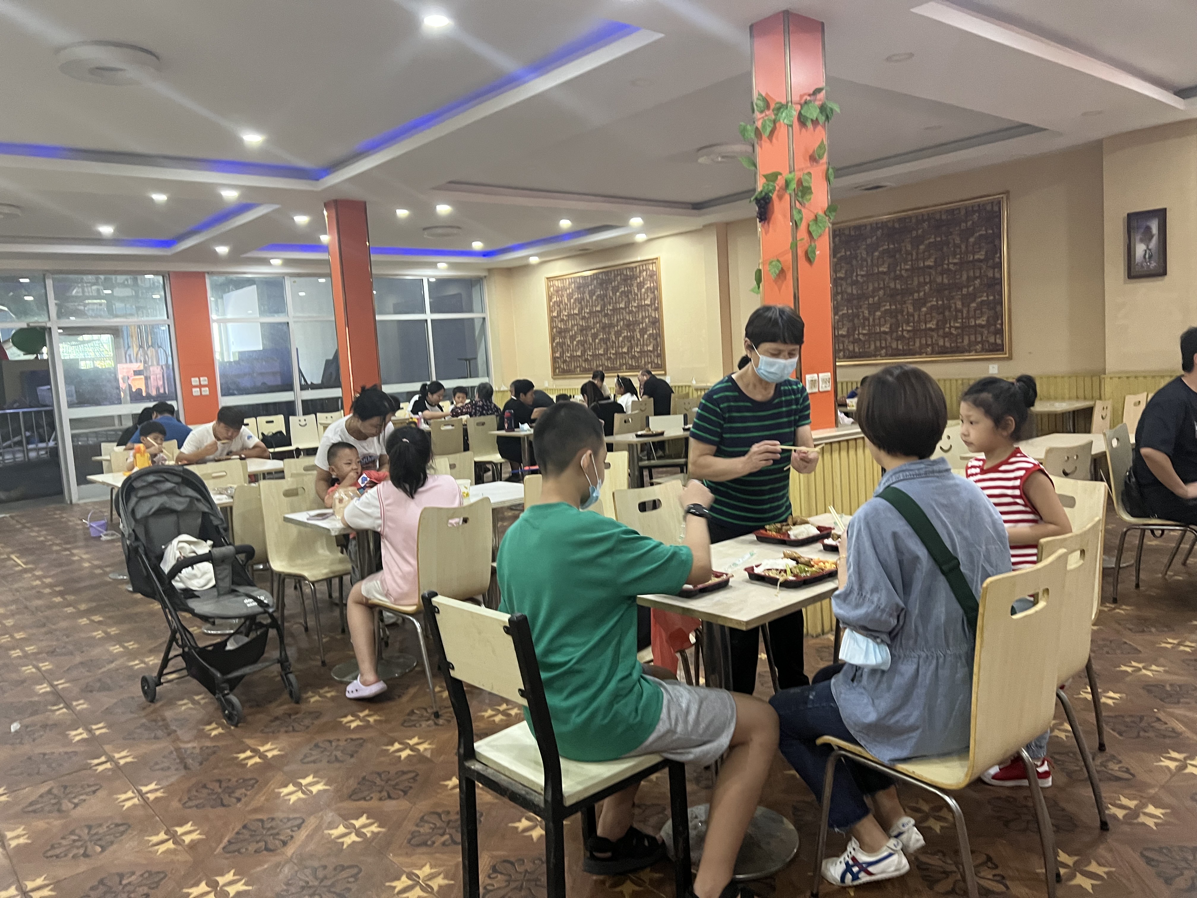 鍚箰灏忛晣閭兏,閭兏鍚箰灏忛晣