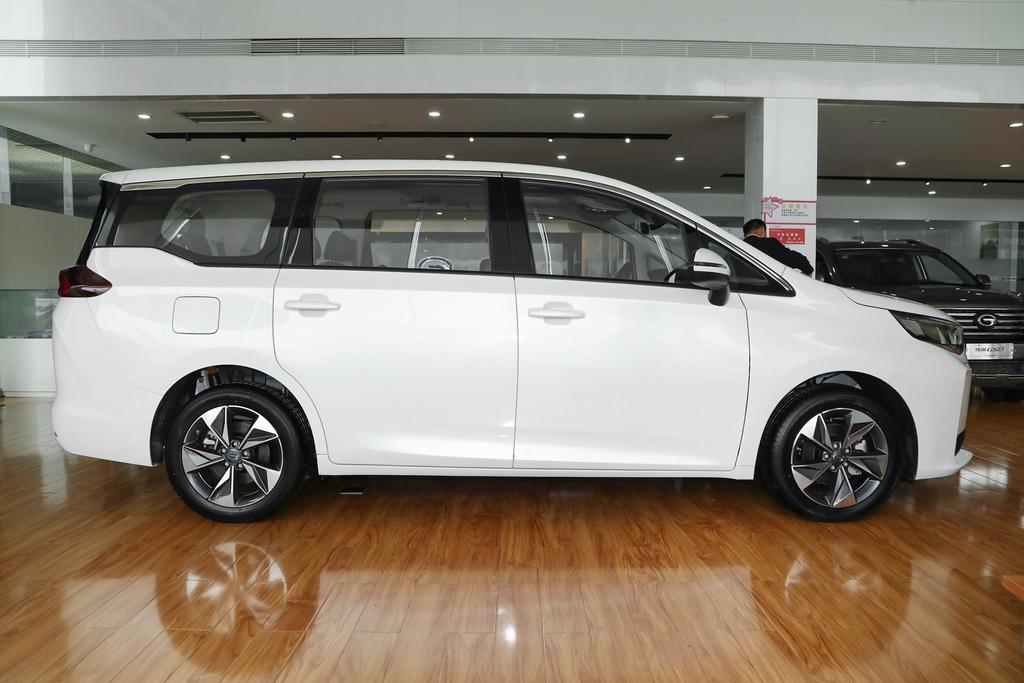 传祺m6珍珠白漆,传祺m62021款270tdct尊享版六座