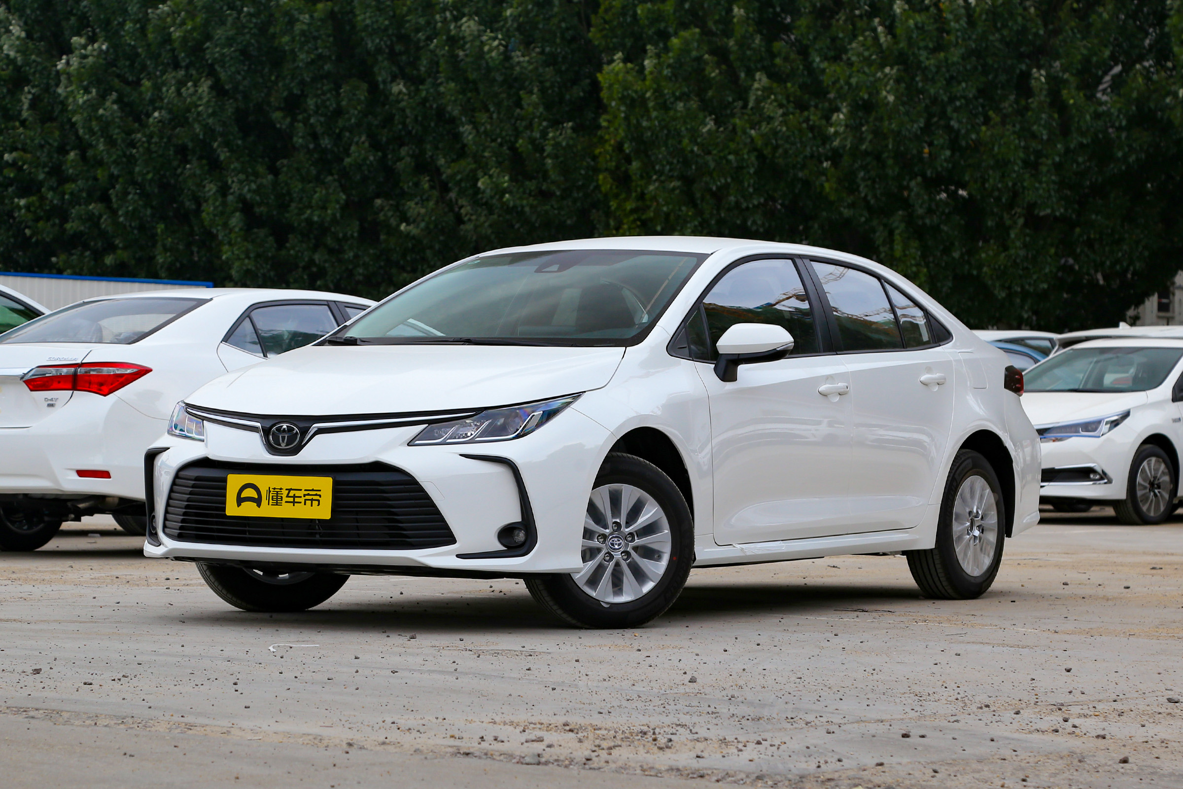 朗行和思域哪个动力好,朗行跟朗逸两厢车对比