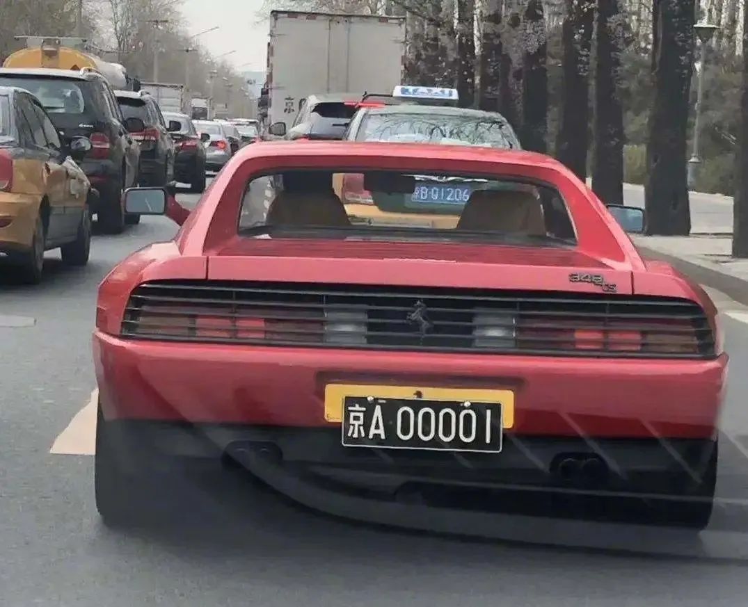 灵魂拷问：我们的车牌，一定要那么“丑”吗？