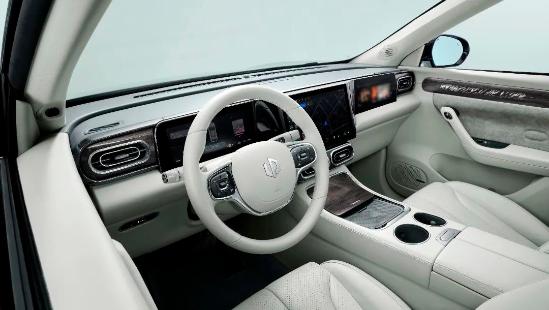 c11三联屏看视频,零跑c11智能交互三联屏