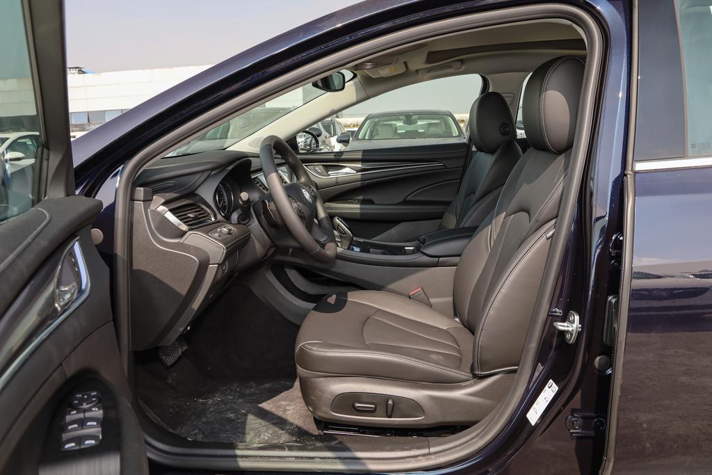 君越售价23.98万元起欢迎试乘试驾,君越店内现车充足