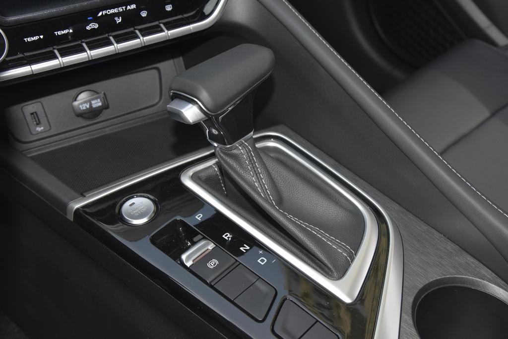 长安逸动空间大小适合家用吗,长安逸动plus后排空间凸起