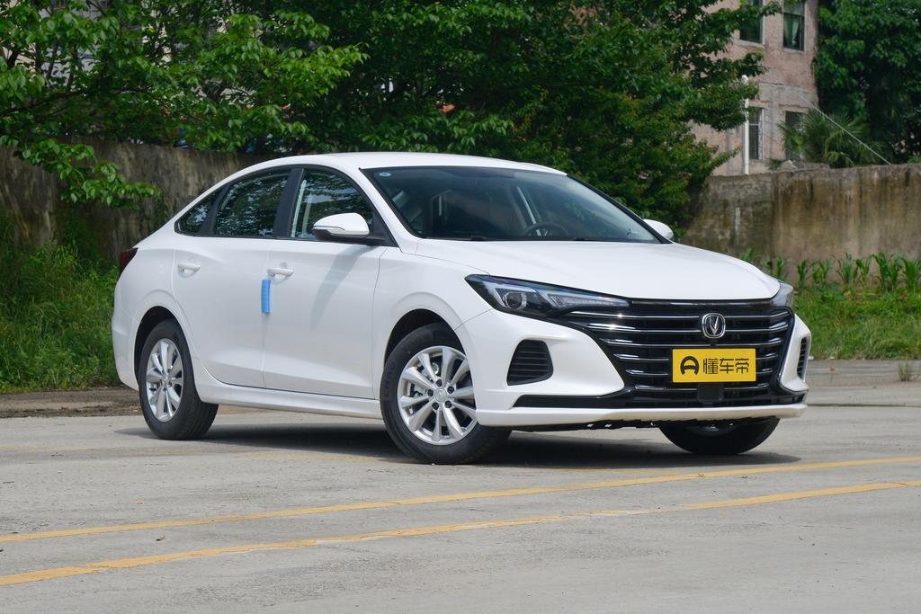 逸动的前保险杠区域,逸动plus20231.4t尊贵版前保险杠