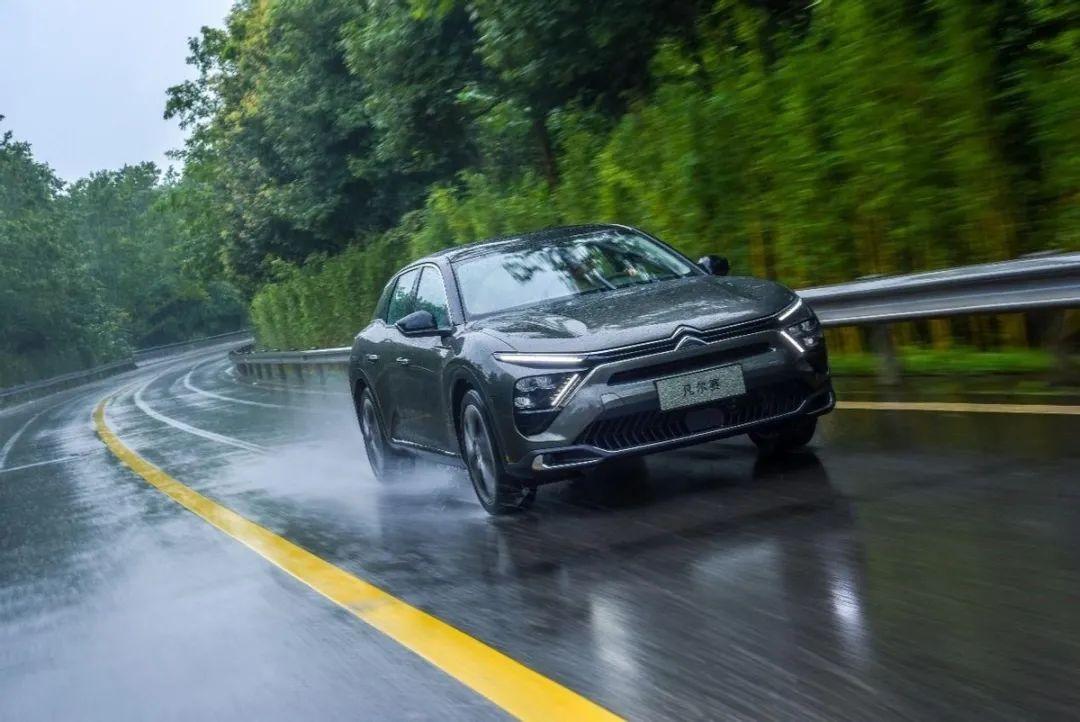 2023款凡尔赛c5x二级车落地价,和凡尔赛c5x同级别的车都有哪几款