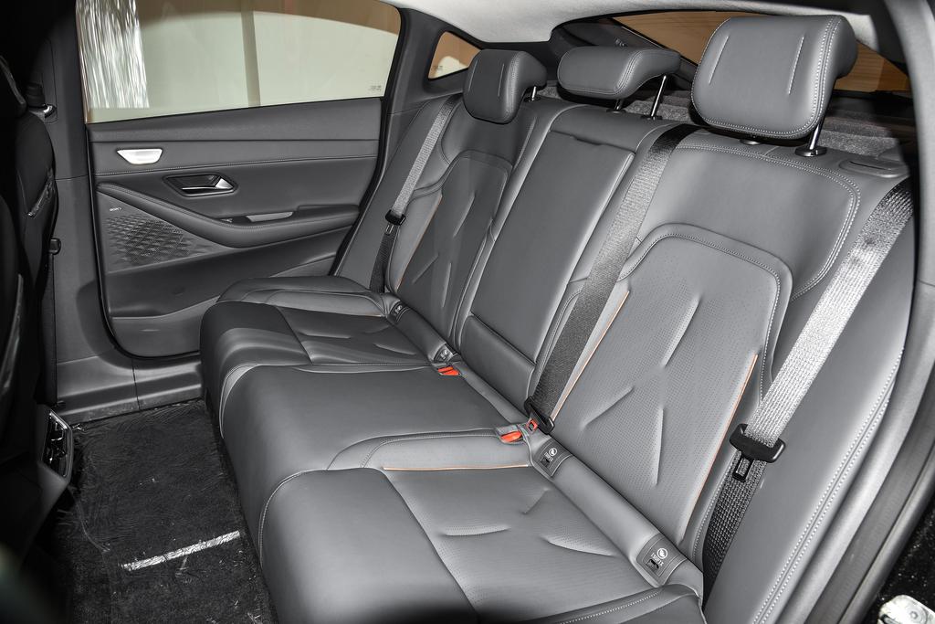 吉利新出王炸轿车,20万级电轿车王炸