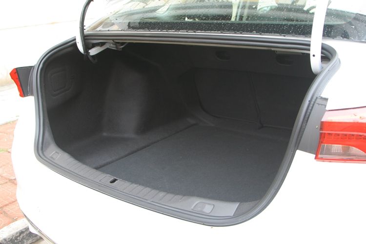 别克威朗2022款1.5tsuv,试驾威朗点评优缺点