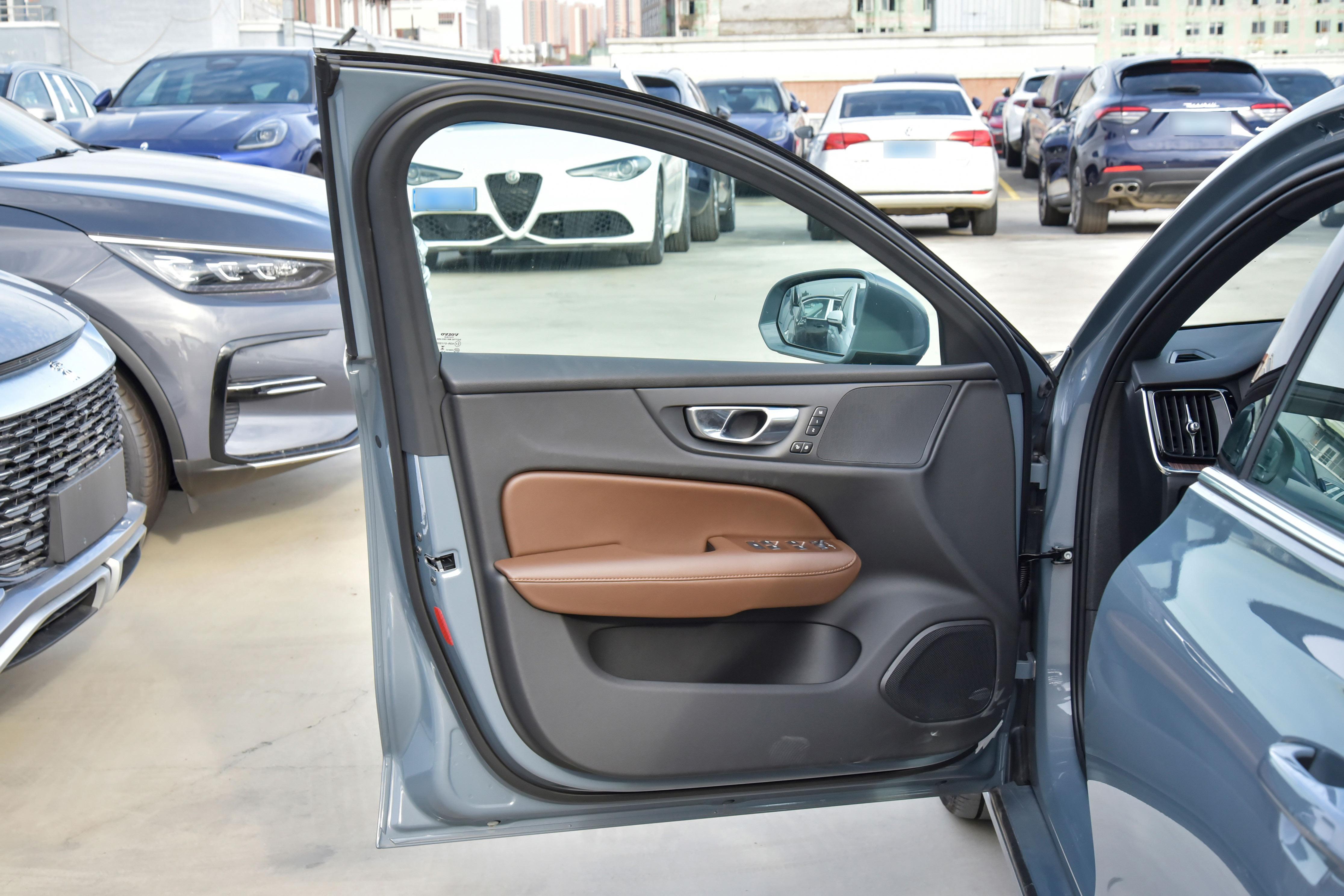 绅士赛车,感受优质试驾全新沃尔沃s60