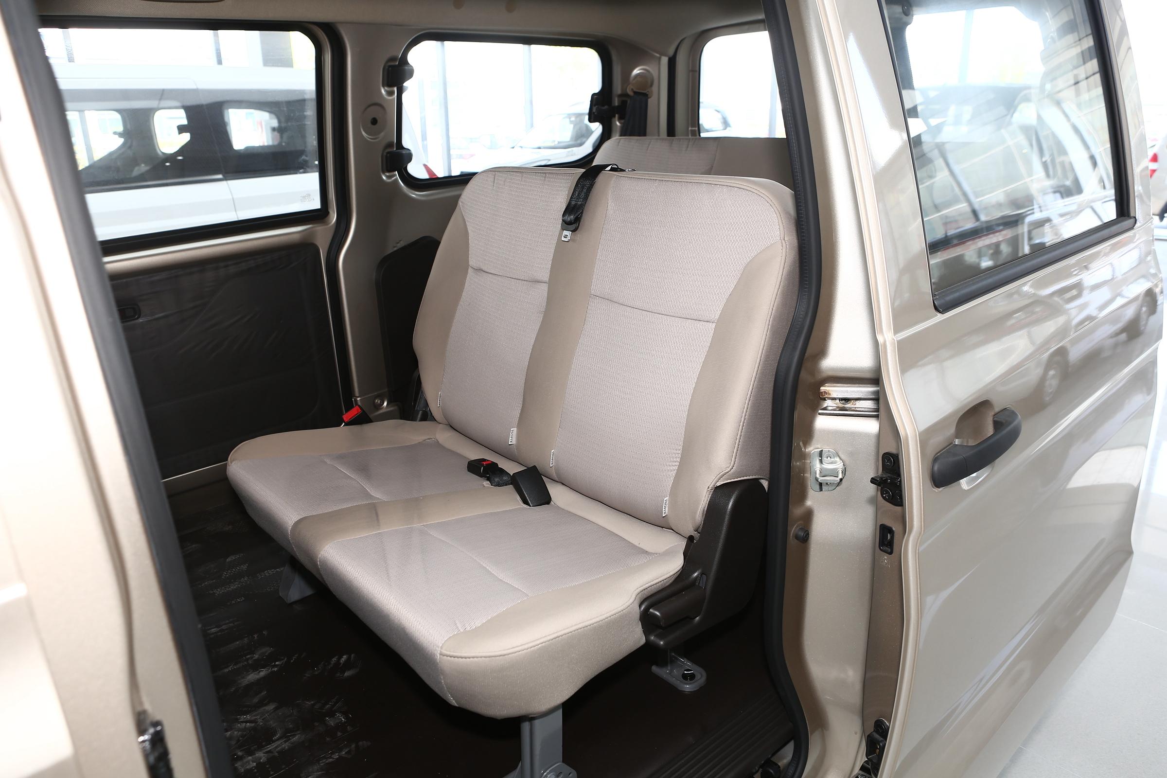 五菱宏光v车型性价比评测,五菱宏光v测评2022