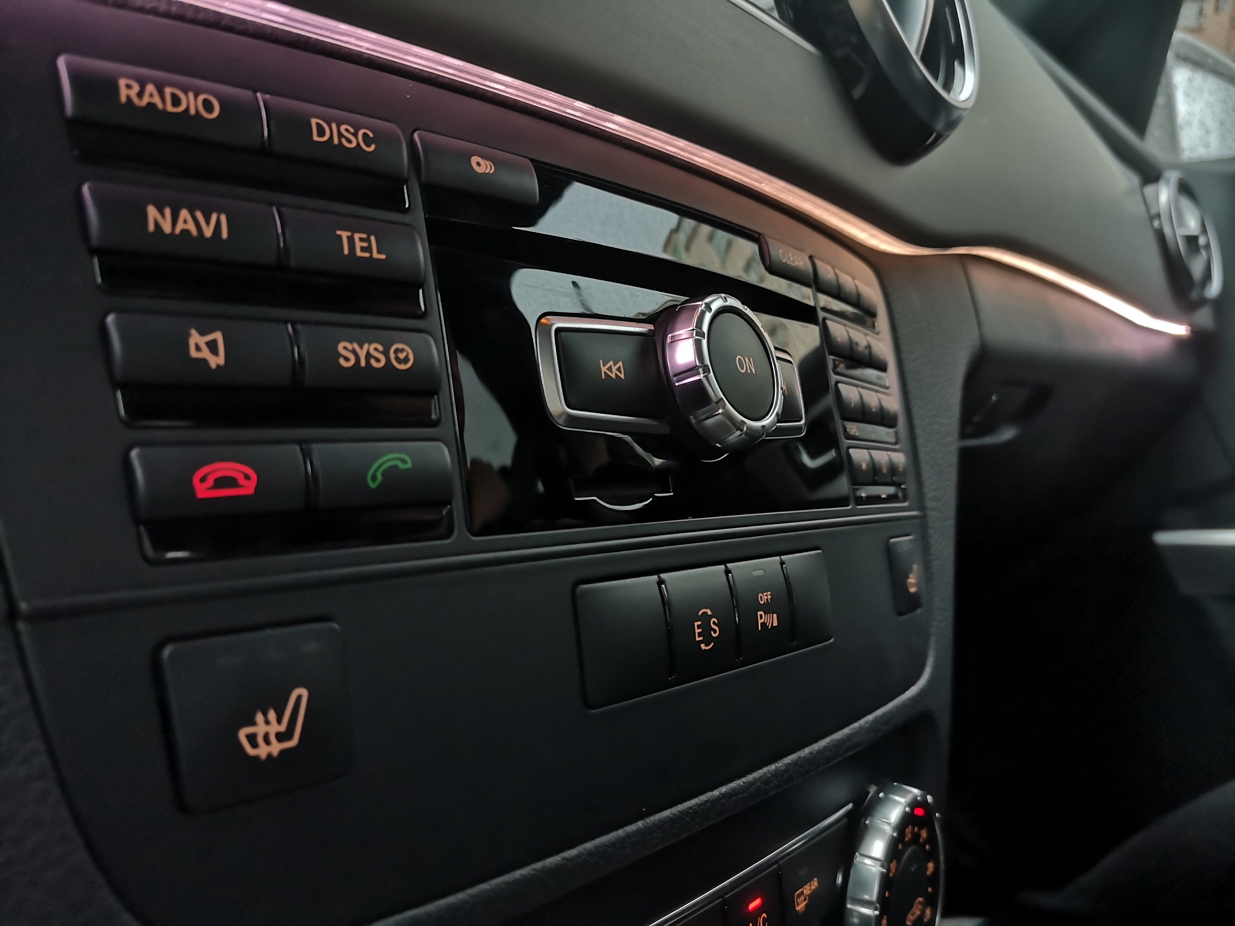 奔驰glk300音响系统升级,15款奔驰glk300无损升级音响