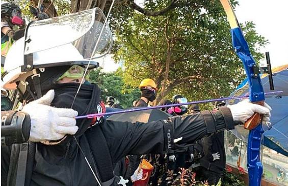 香港多所大学变兵工厂：港警搜获近4000枚汽油弹