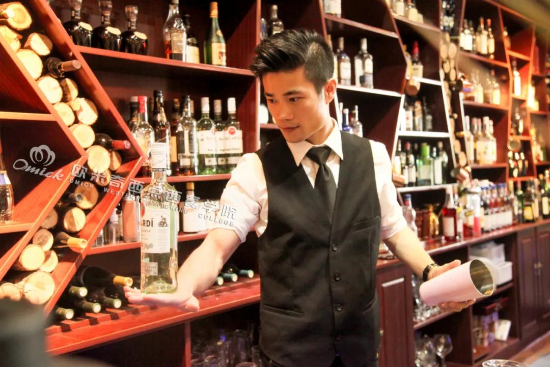 0基础学调酒多久才能成为调酒师,调酒师从入门到转行书籍