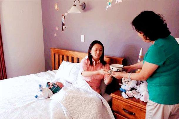 干保姆月嫂照顾老人哪个行业好,请月嫂还要老人帮忙吗