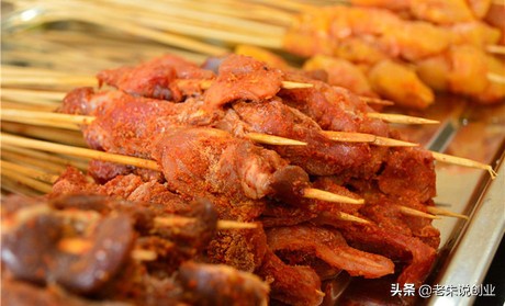 小伙卖串串,郑州街头06年小伙卖串串香