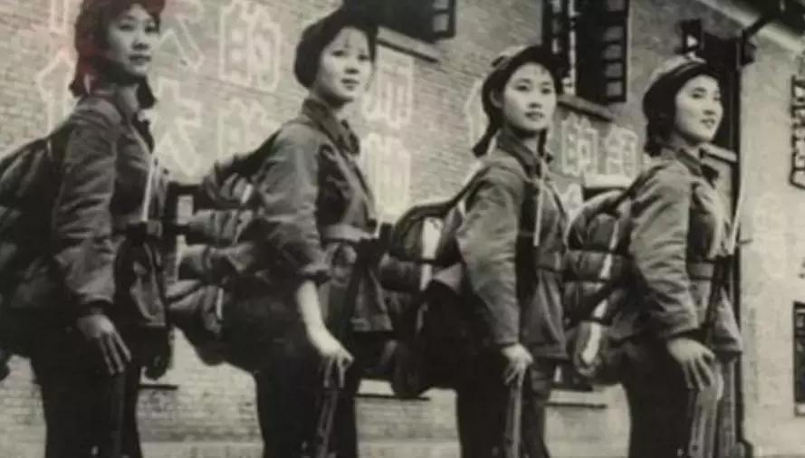 致敬最可爱的人一幅画,致敬最可爱的人卡通图片