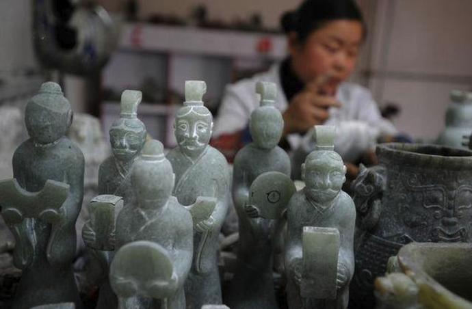 富商花50万造赝品,小作坊多生产假冒伪劣产品