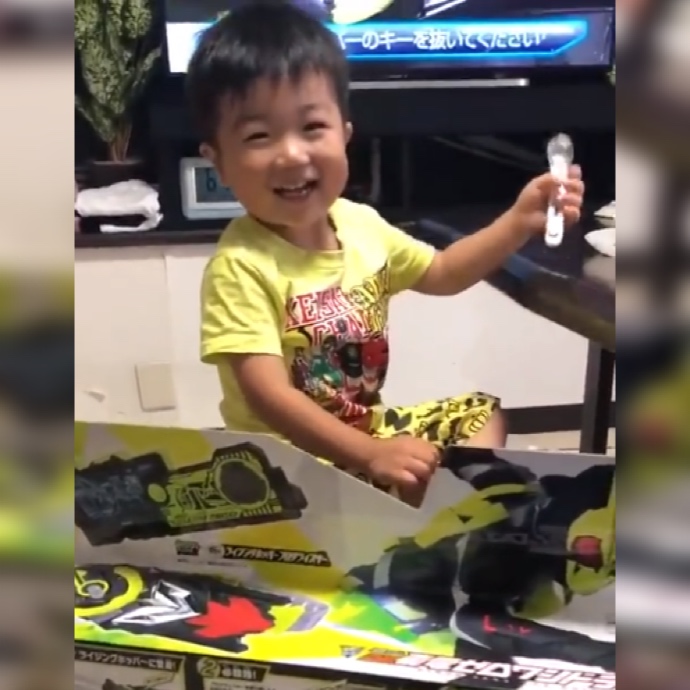 暖心儿子给爸爸生日礼物,爸爸给儿子最好的生日礼物