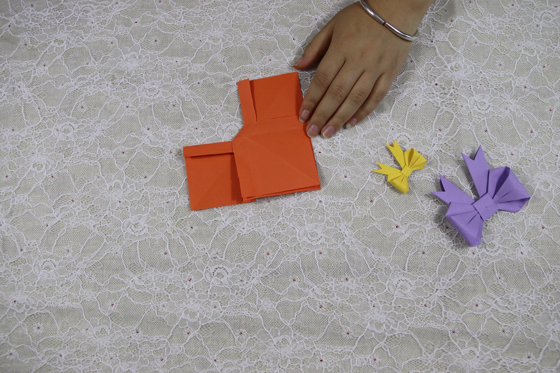 蝴蝶结的折法又小又好看不用剪刀,蝴蝶结折法简单不用剪刀