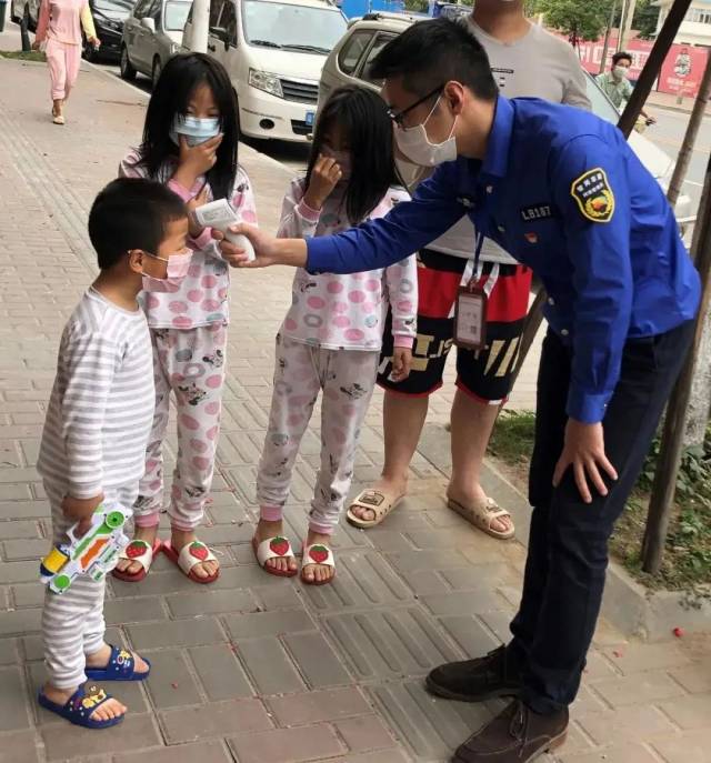 镜头定格东莞网格最美战“疫”瞬间，背后的故事暖人心