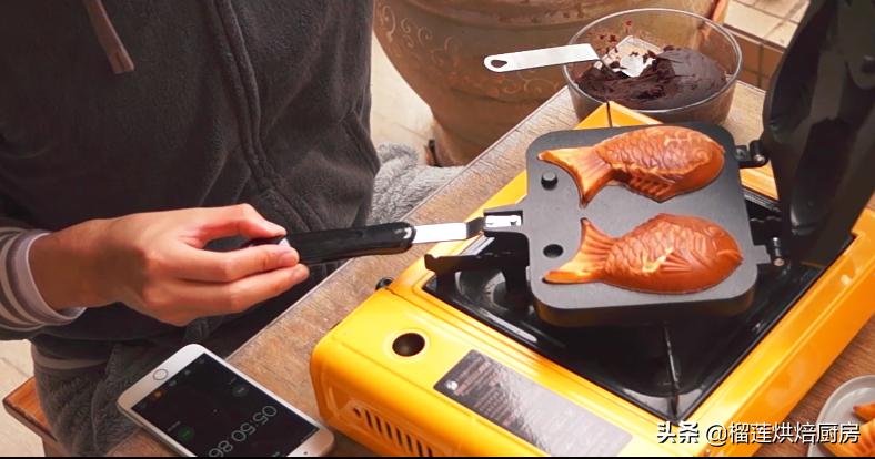 自己动手做出蜡笔小新同款鲷鱼烧，豆沙丝滑甜软，表皮蛋香浓郁