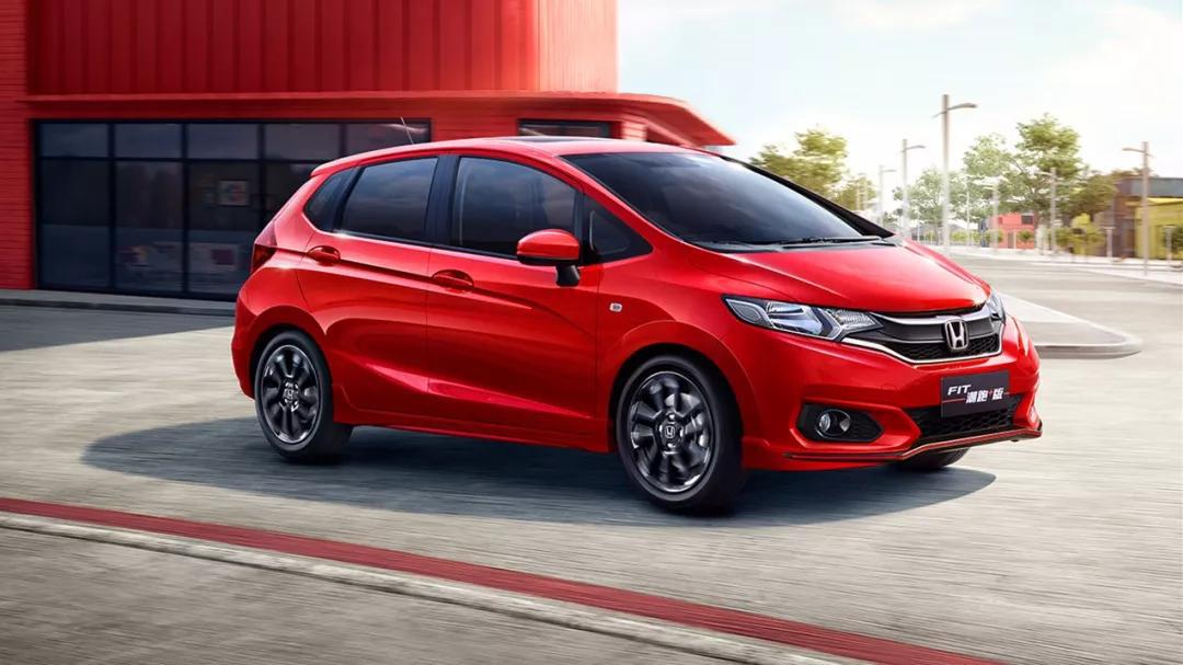 四代飞度和poloplus测评,想买大众polo好还是本田飞度好