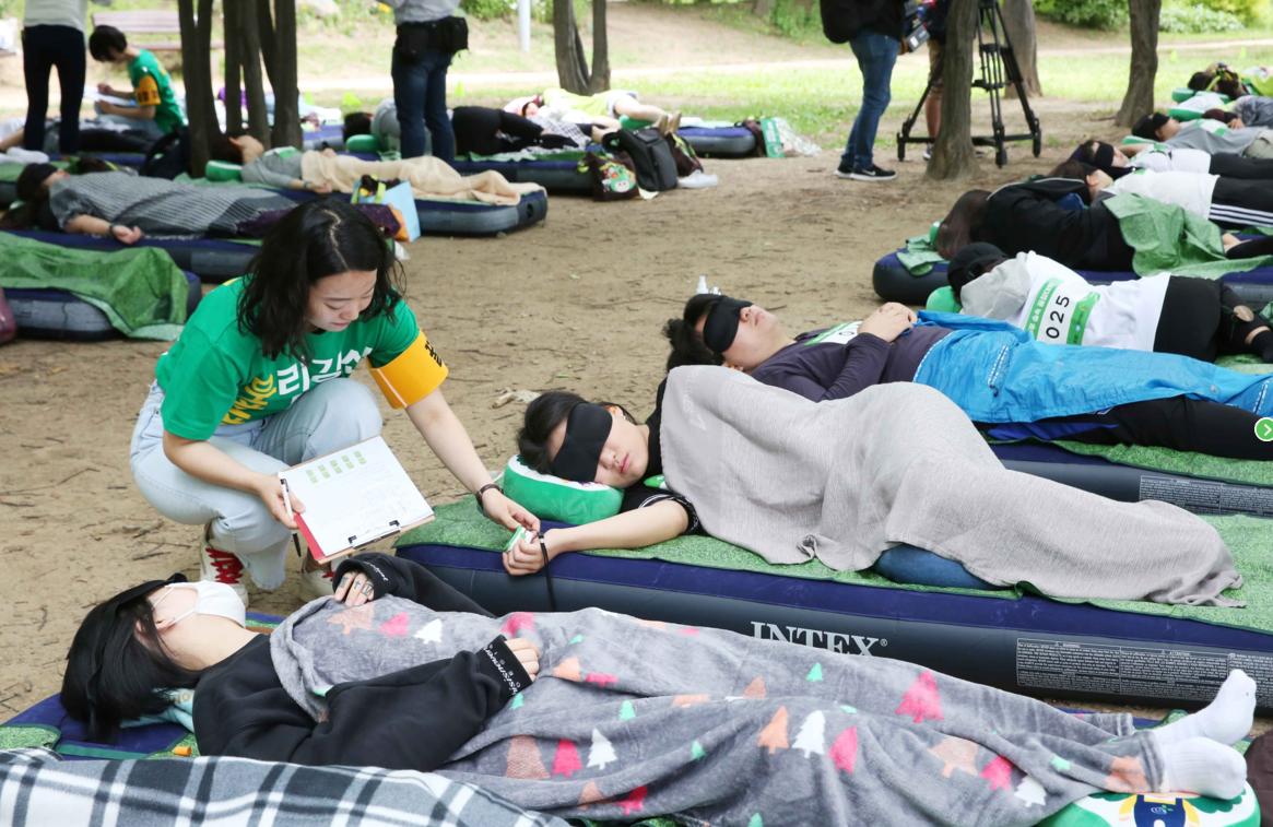 为什么日本人一年四季都穿着袜子,为什么说穿袜子睡觉更好