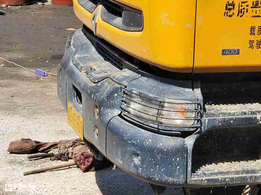 雷诺Kerax泵车实拍,专为恶劣工况而生，如今见到这样的老车太难得