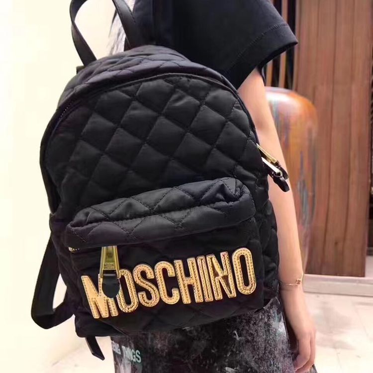 奢侈品大牌有哪些好看又好搭配双肩包？C4N搭配干货！