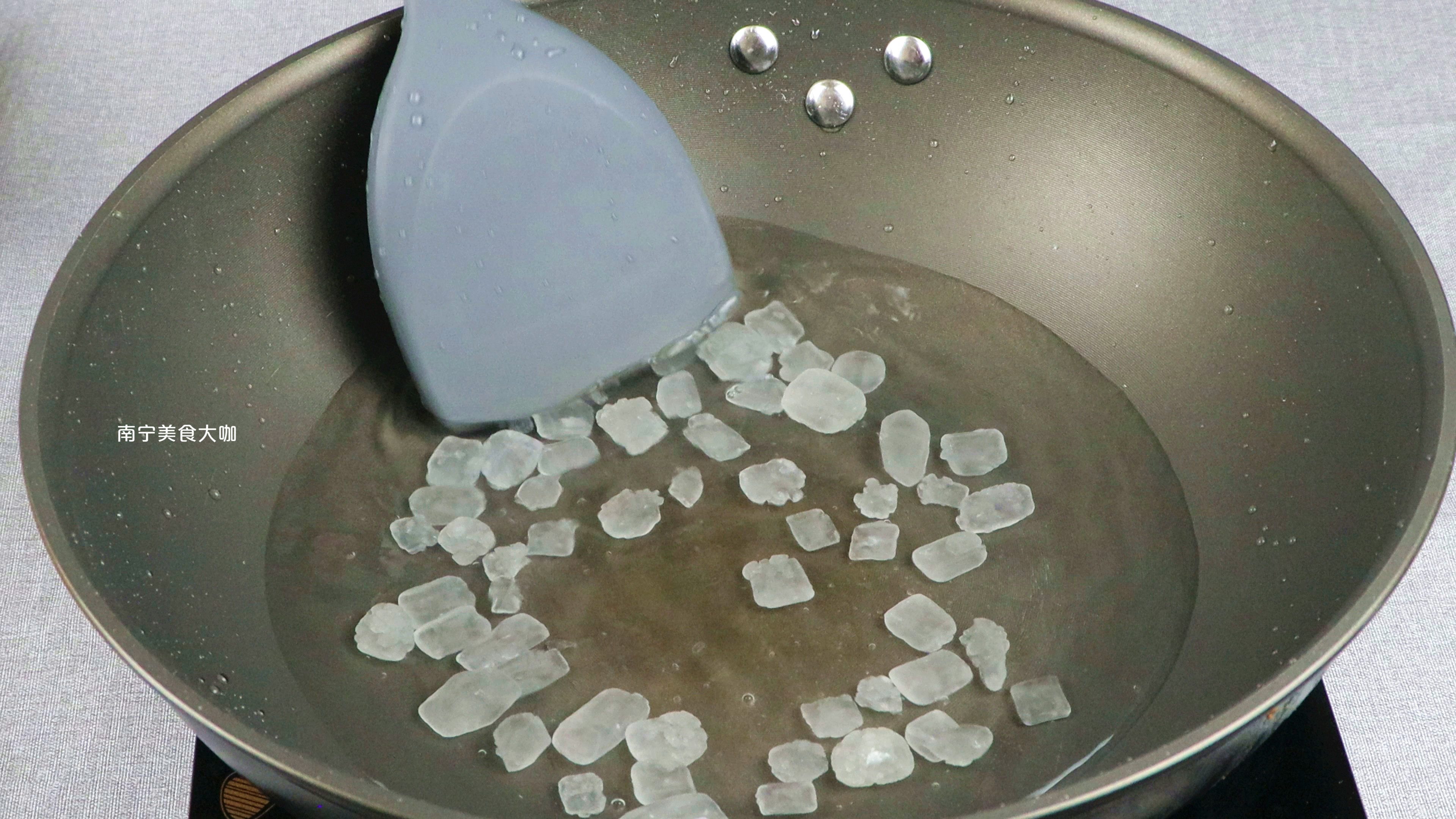 炒糖色的技巧水炒,炒糖色要大火小火