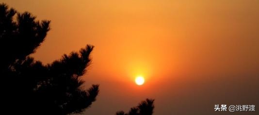 上联夕阳无限好下联青山绿水,上联日落西山红霞飞求下联