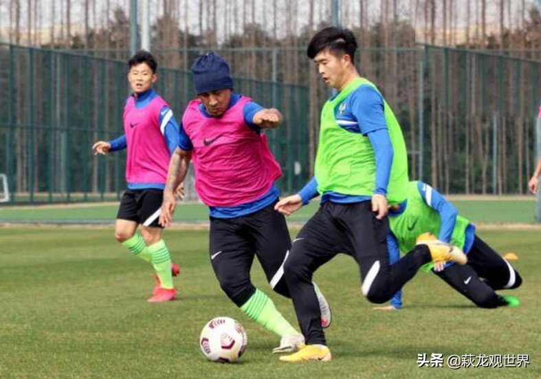 周爆驰援吴金贵，蒋圣龙去重庆？老崔喜获波兰光头！申花约战青岛
