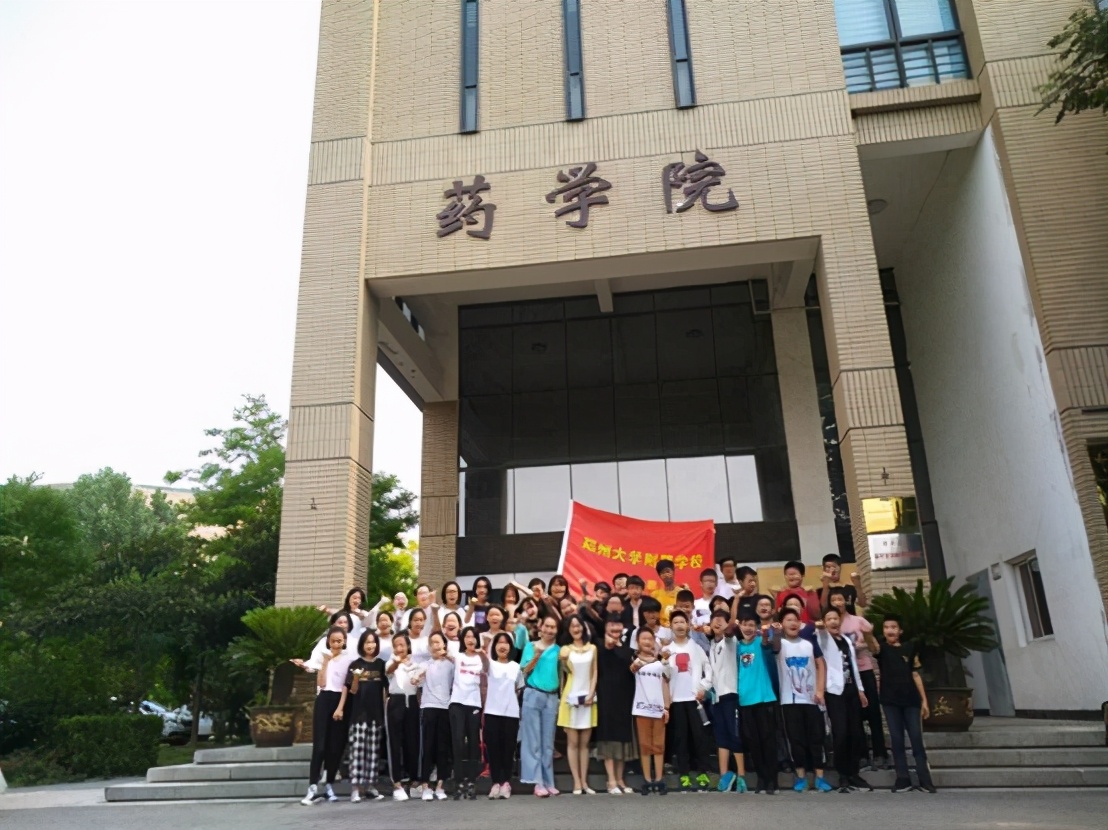 河南医科大学南丁格尔,河南十大最尴尬大学